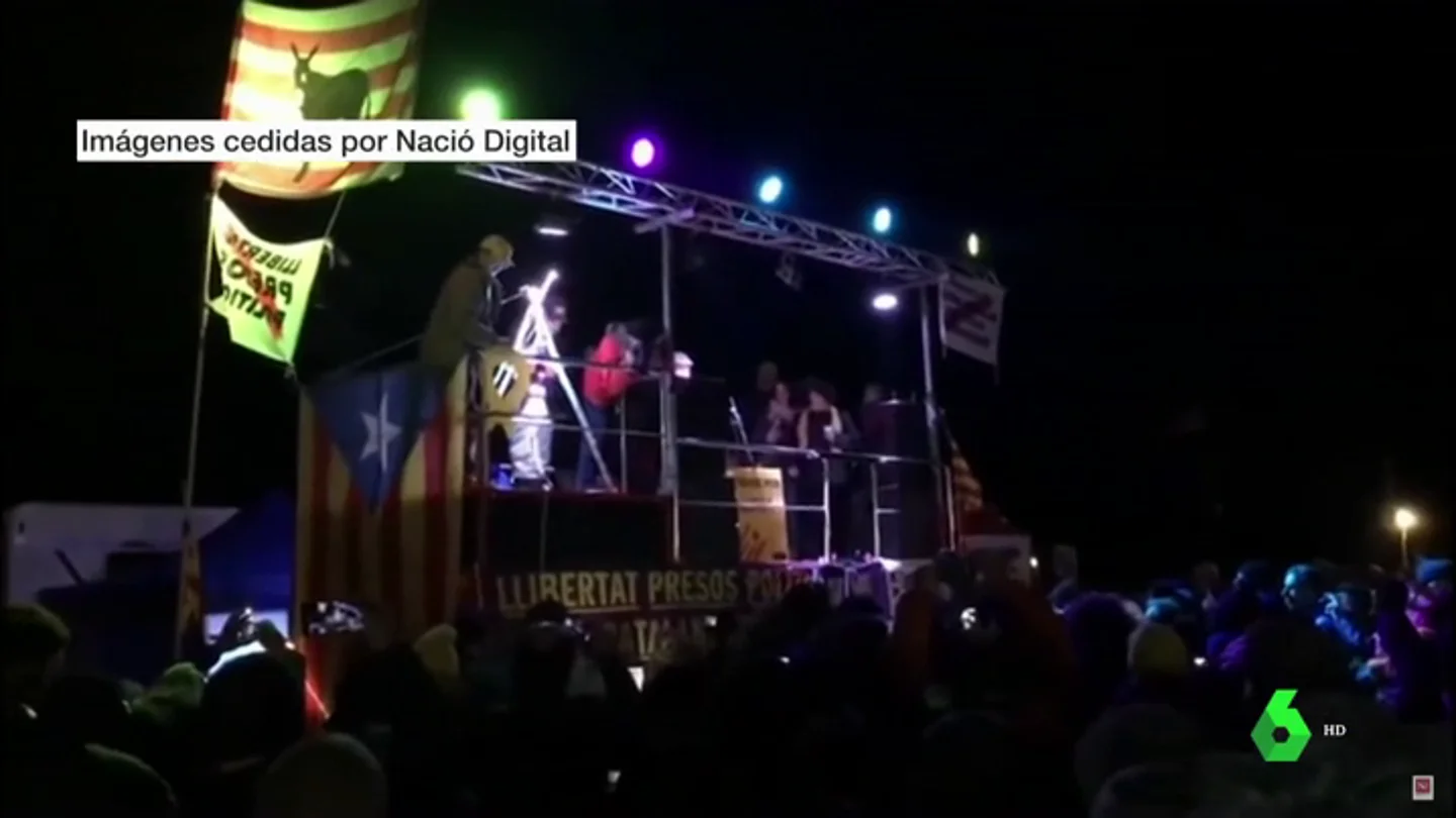 Centenares de personas celebran Nochevieja en Lledoners en apoyo a los políticos presos Centenares de personas celebran Nochevieja en Lledoners en apoyo a los políticos presos