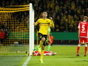 Christian Pulisic tras marcar un gol con el Borussia Dortmund Christian Pulisic tras marcar un gol con el Borussia Dortmund