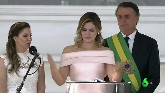La primera dama de Brasil se dirige a los brasileños en el lenguaje de signos La primera dama de Brasil se dirige a los brasileños en el lenguaje de signos