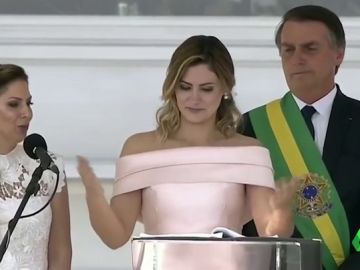 La primera dama de Brasil se dirige a los brasileños en el lenguaje de signos La primera dama de Brasil se dirige a los brasileños en el lenguaje de signos