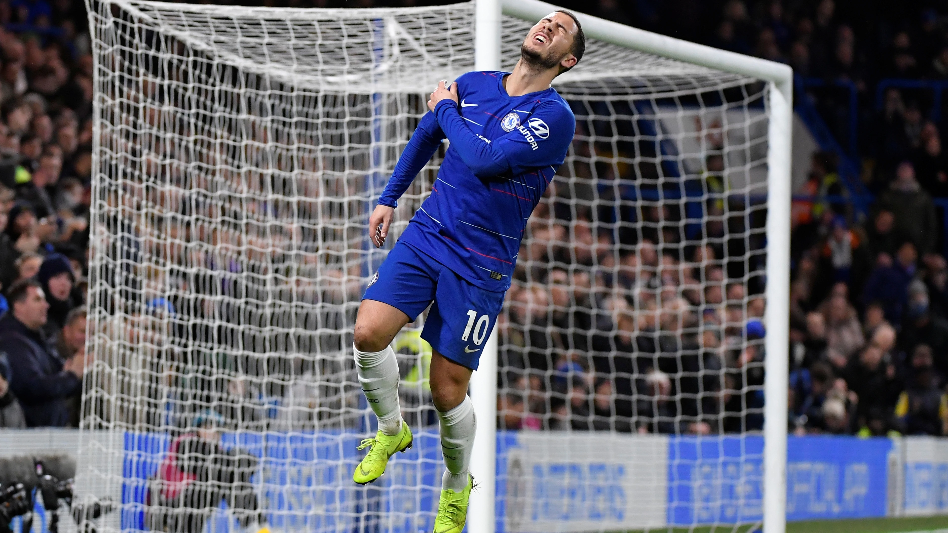 Hazard se lamenta tras un gol anulado por fuera de juego