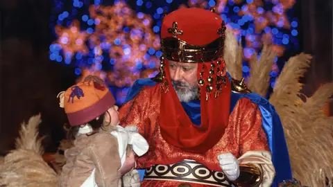 Desfile de carrozas de Los Reyes Magos Sus Majestades.