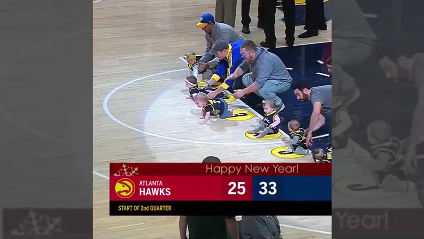 Los Indiana Pacers organizan carreras de bebés en los descansos de la NBA Los Indiana Pacers organizan carreras de bebés en los descansos de la NBA