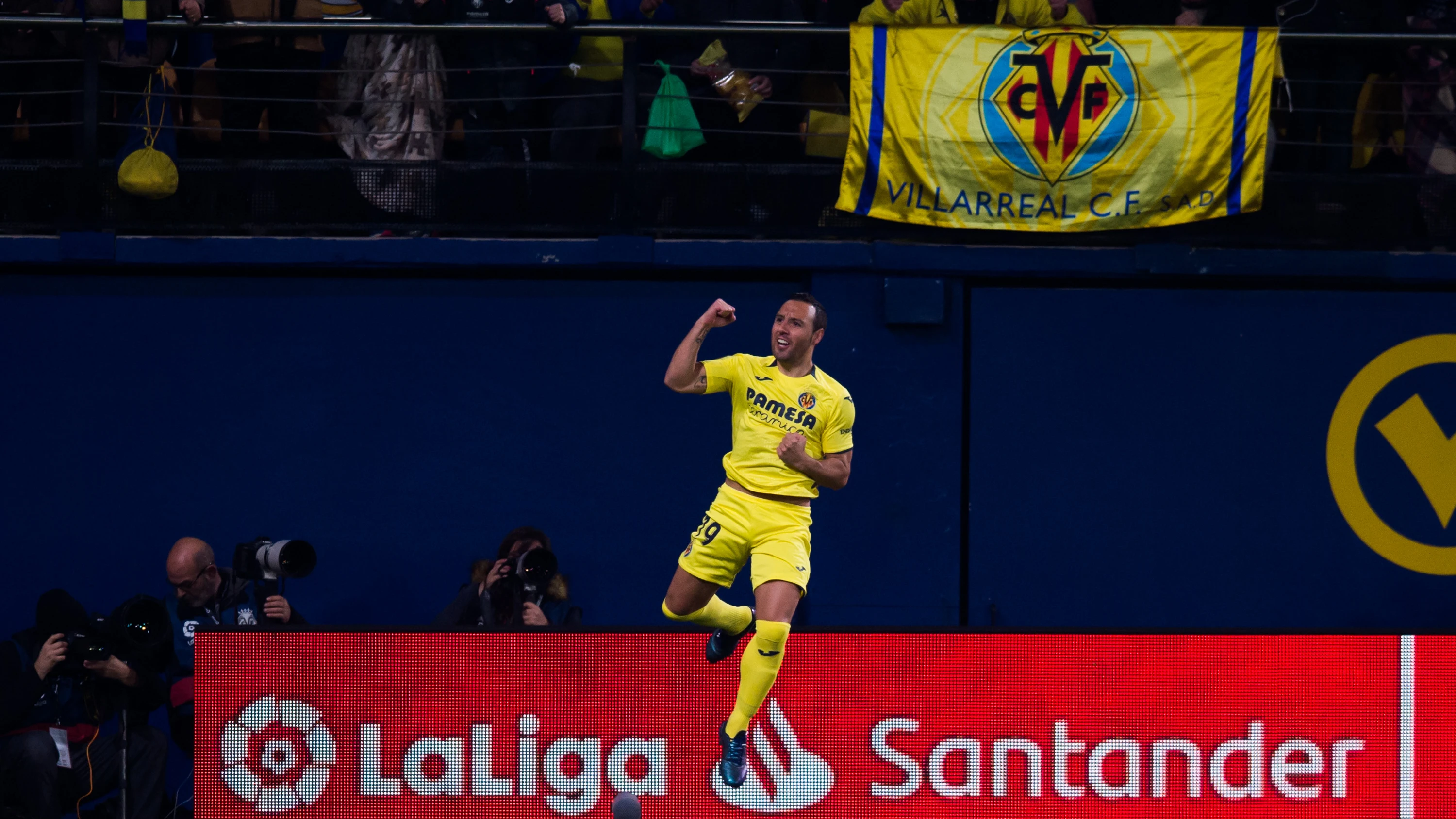 Cazorla celebra su primer gol ante el Real Madrid