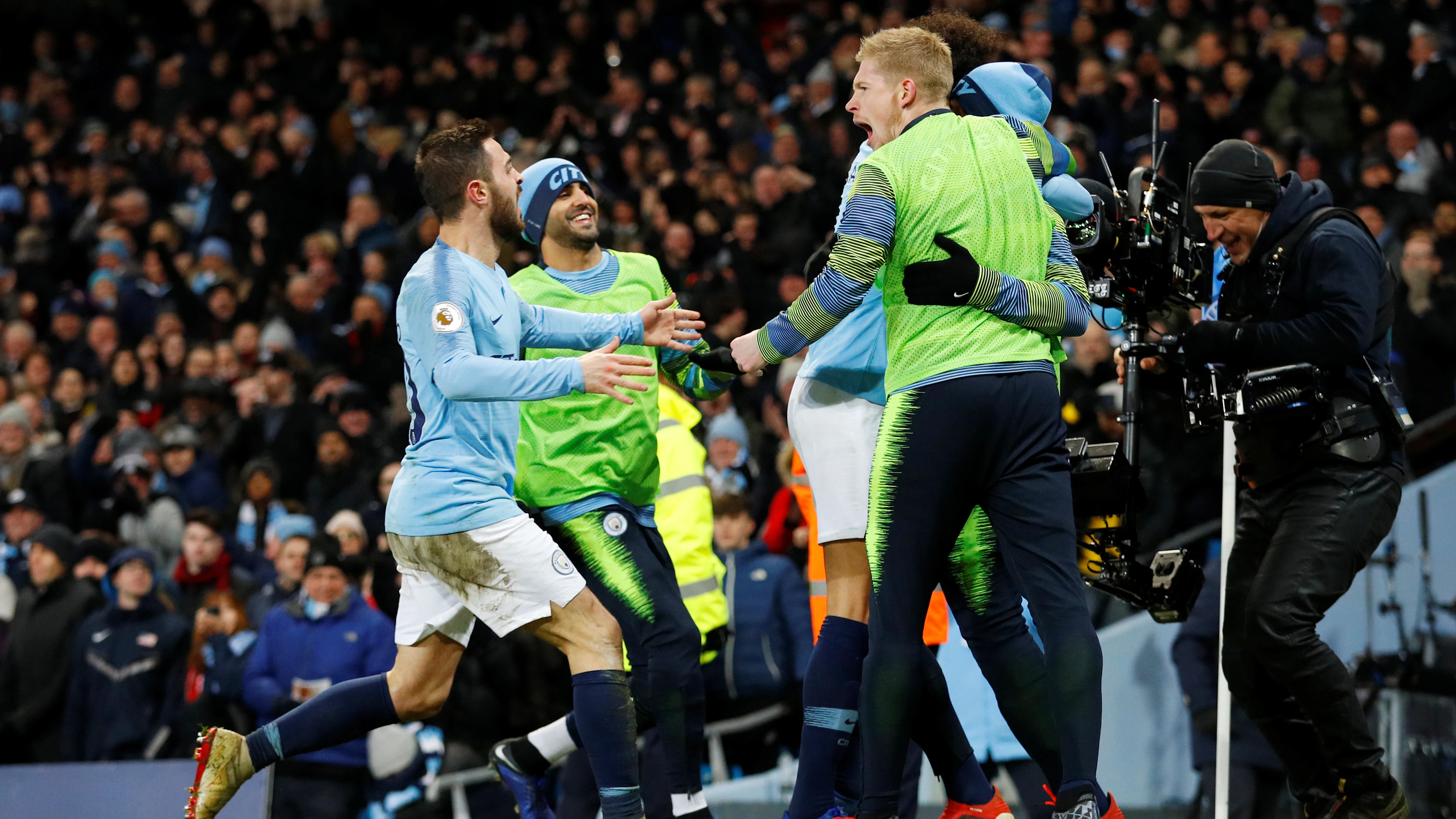 Los jugadores del City celebran un gol ante el Liverpool