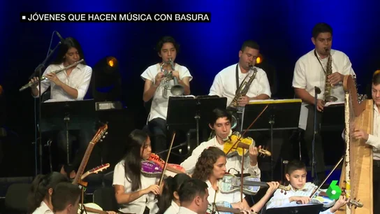 Jóvenes realizan un concierto en el Teatro Real con basura reciclada Jóvenes realizan un concierto en el Teatro Real con basura reciclada