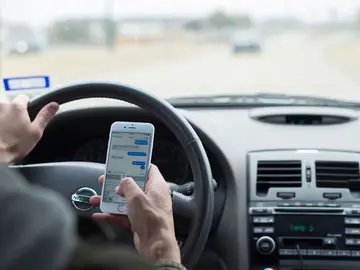 Móvil al volante Móvil al volante