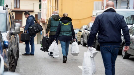 Agentes de la Guardia Civil en el domicilio en el que una mujer ha sido asesinada Agentes de la Guardia Civil en el domicilio en el que una mujer de 26 años ha sido asesinada