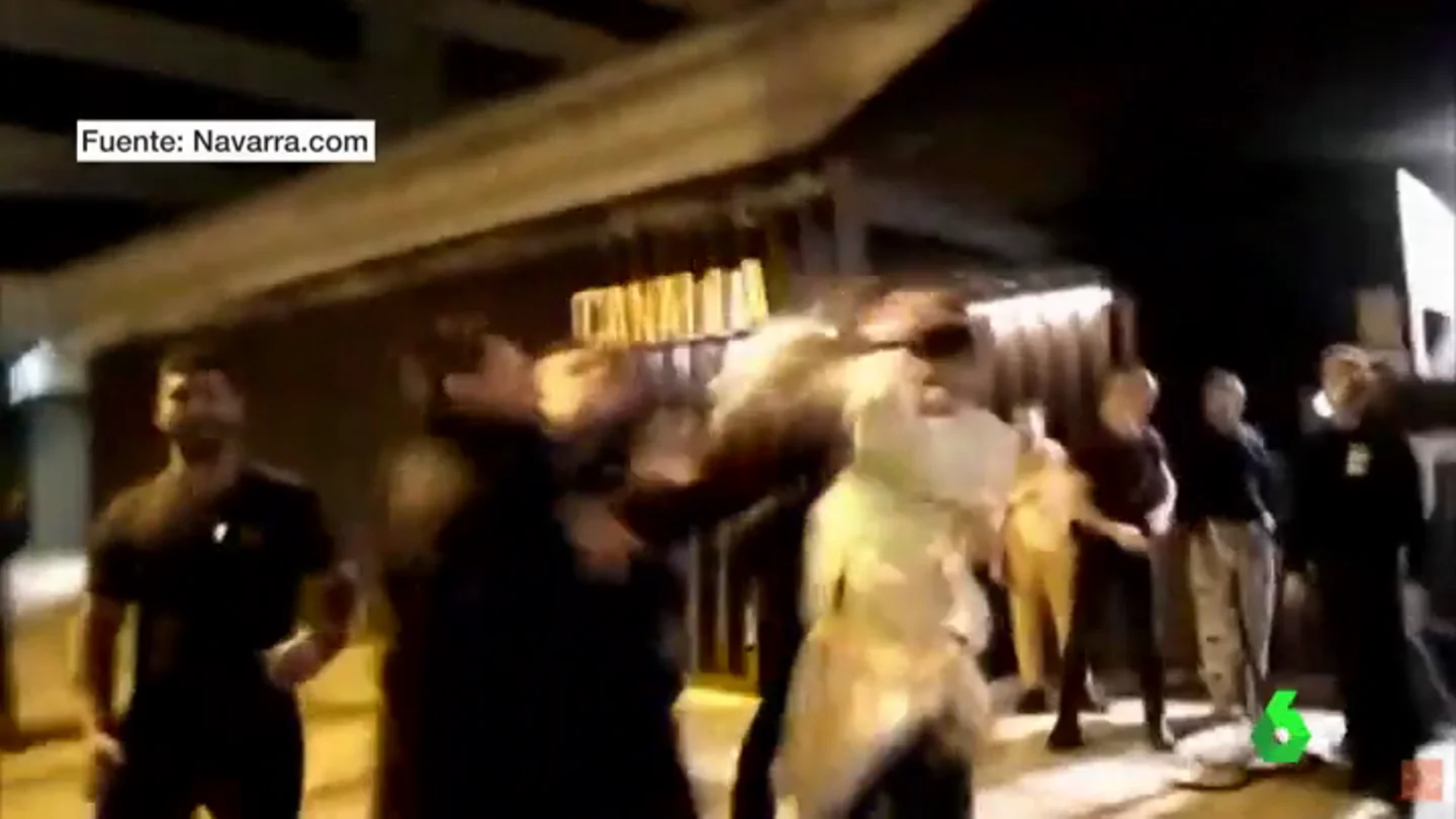 Un portero de discoteca es despedido tras liarse a golpes con unos jóvenes Un portero de discoteca es despedido tras liarse a golpes con unos jóvenes