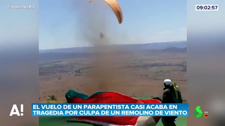 Parapentista se topa con un remolino de viento