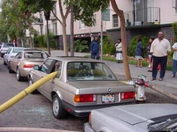 Lecciones a coches mal aparcados