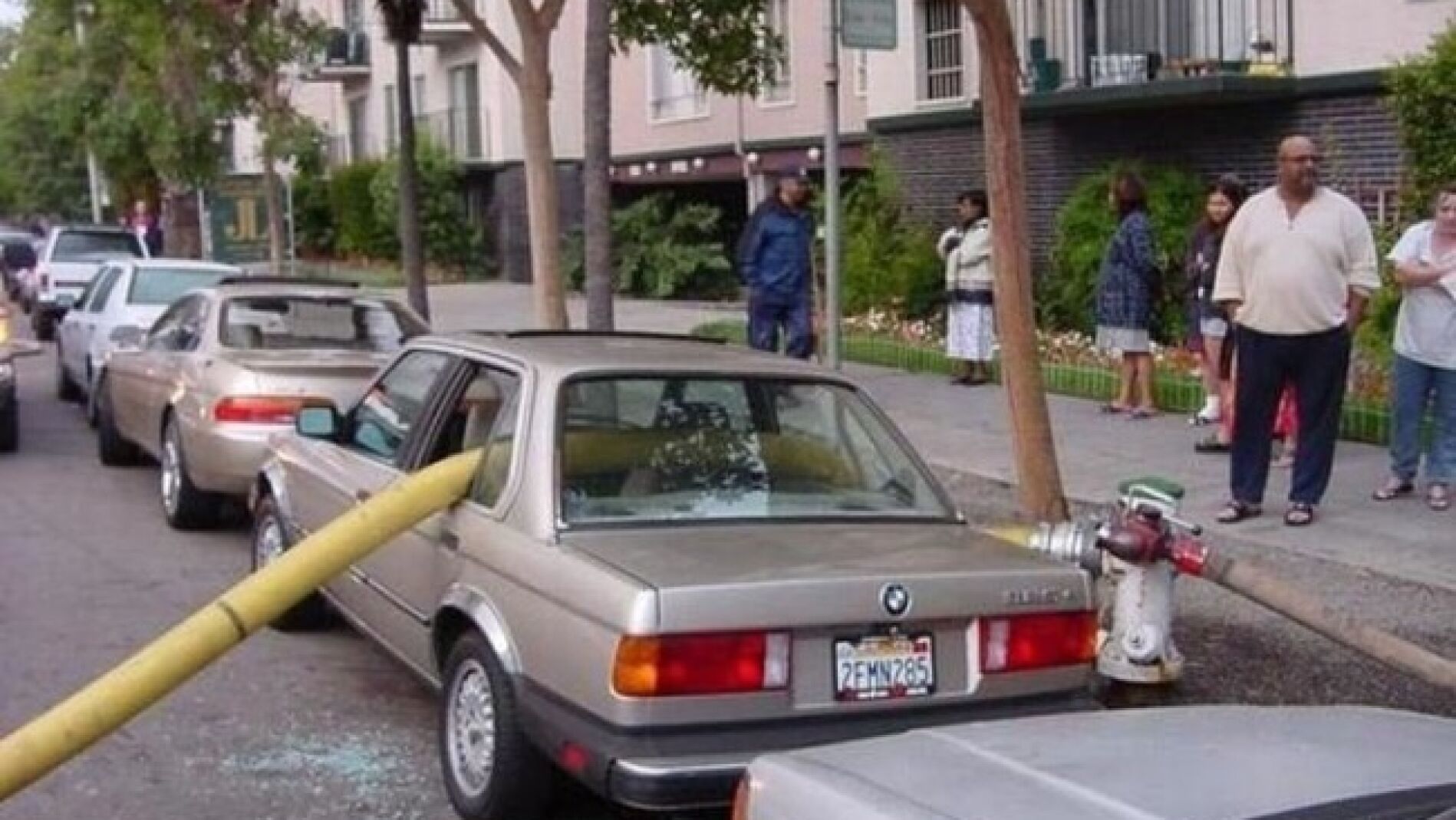 Lecciones a coches mal aparcados