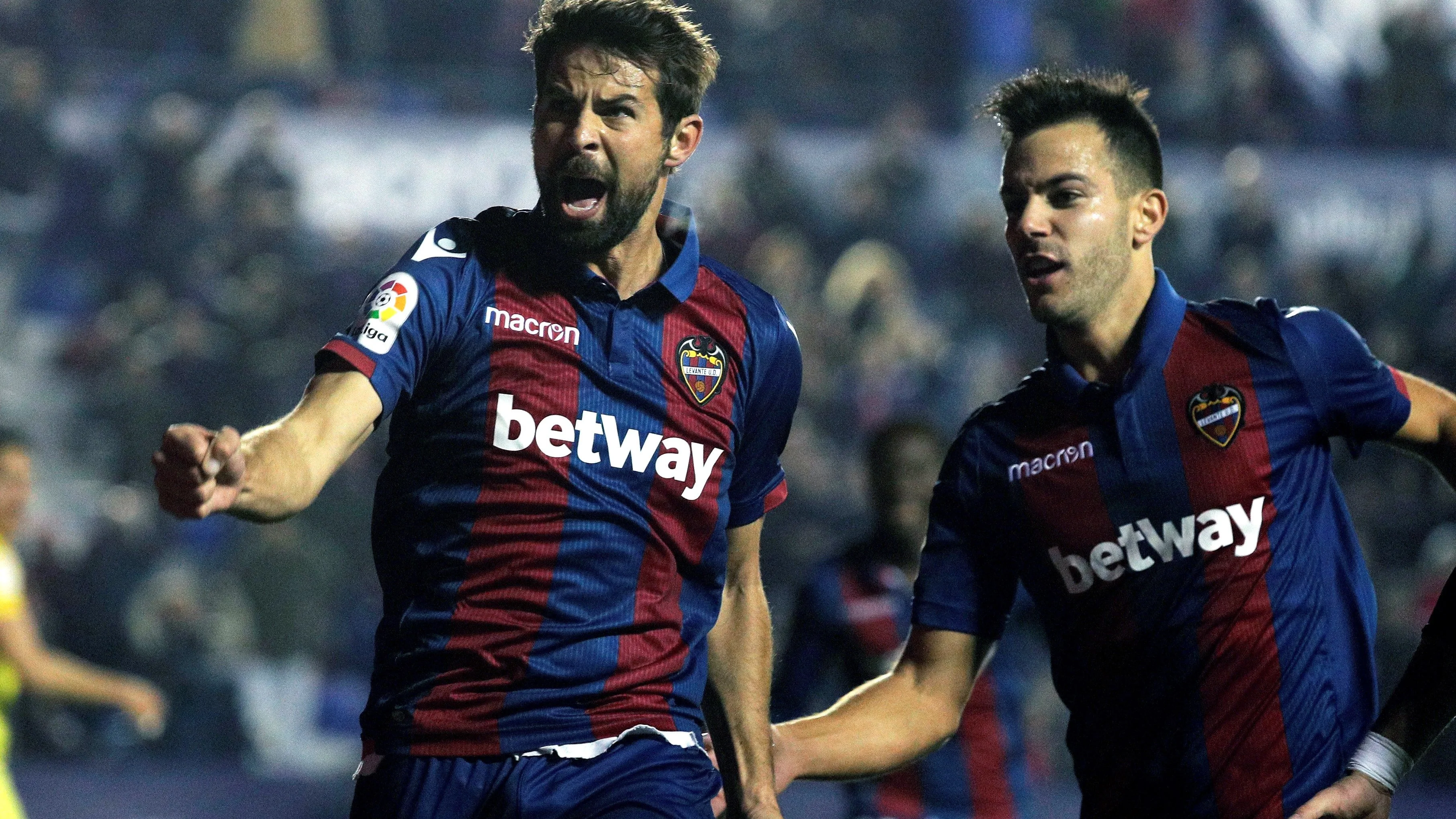 Coke celebra su gol con el Levante