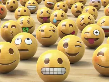 Una mujer de rodillas, un pellizco y la ostra: así son los nuevos emoticones que llegarán a WhatsApp en 2019 Una mujer de rodillas, un pellizco y la ostra: así son los nuevos emoticones que llegarán a WhatsApp en 2019