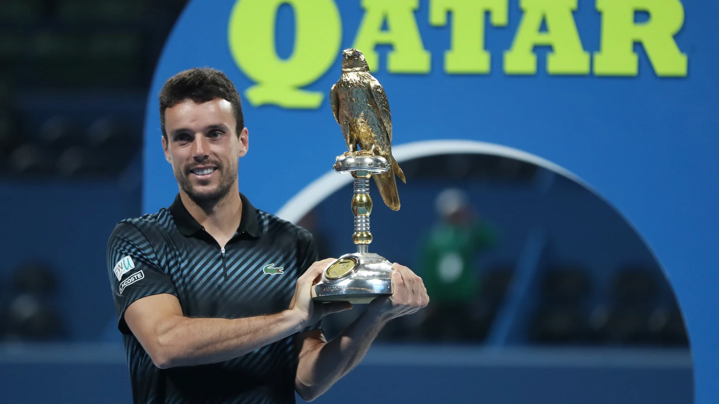 Roberto Bautista posa sonriente con su título en Doha Roberto Bautista posa sonriente con su título en Doha