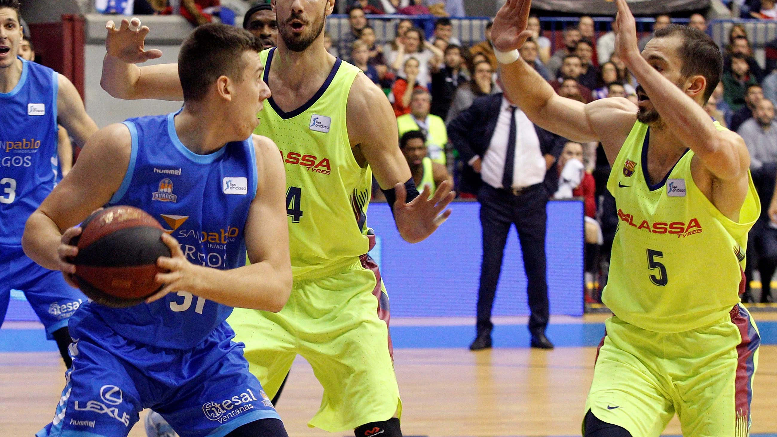 Ante Tomic defiende una acción ante el San Pablo Burgos