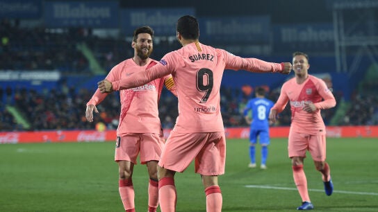 Messi y Luis Su&aacute;rez celebran el gol del Barcelona