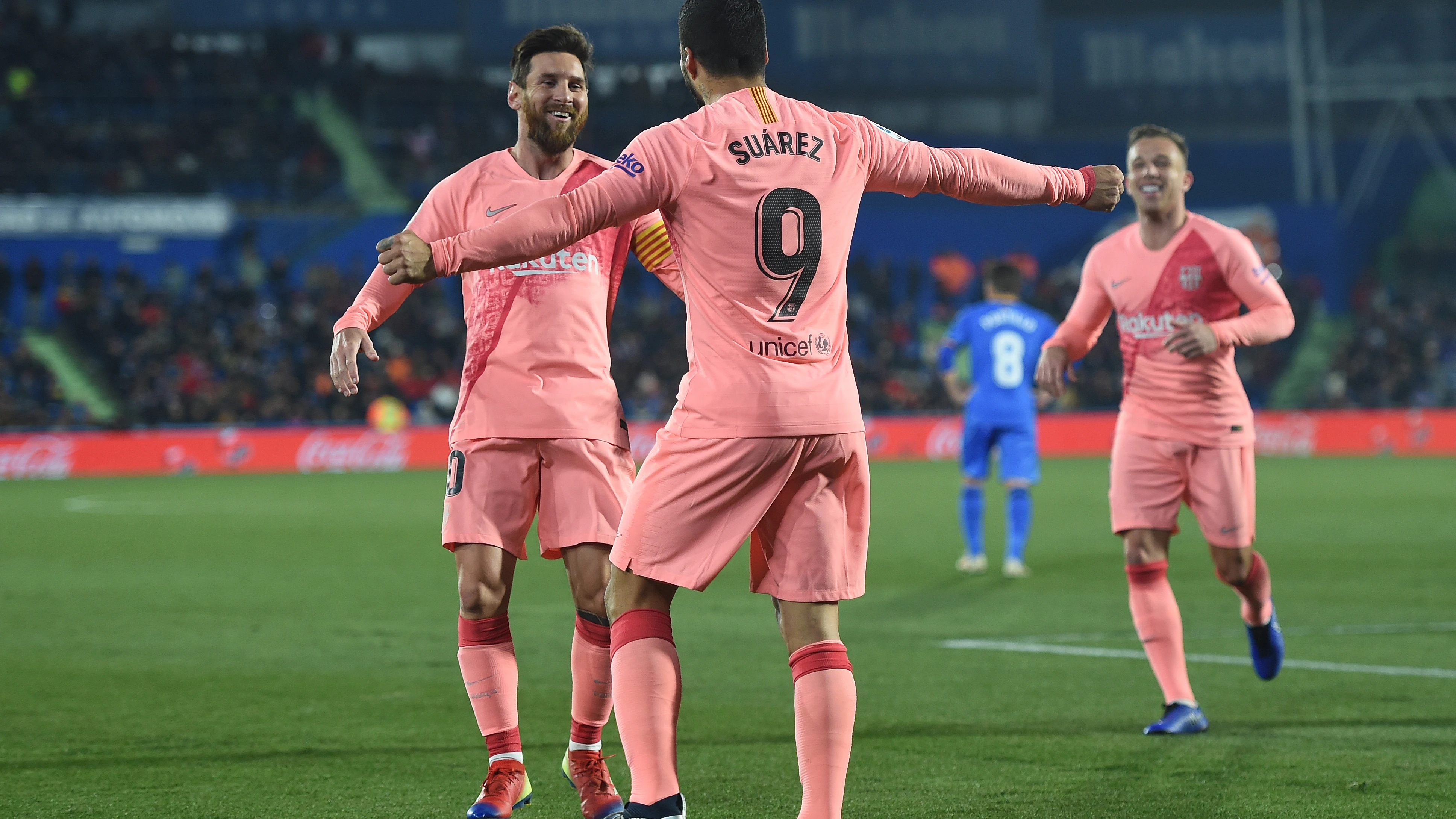 Messi y Luis Suárez celebran el gol del Barcelona