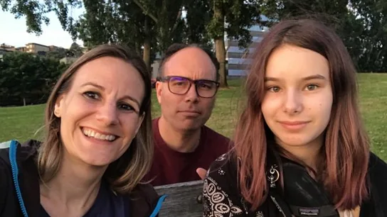 Jessica y Aaron con su hija Alice Jessica y Aaron con su hija Alice
