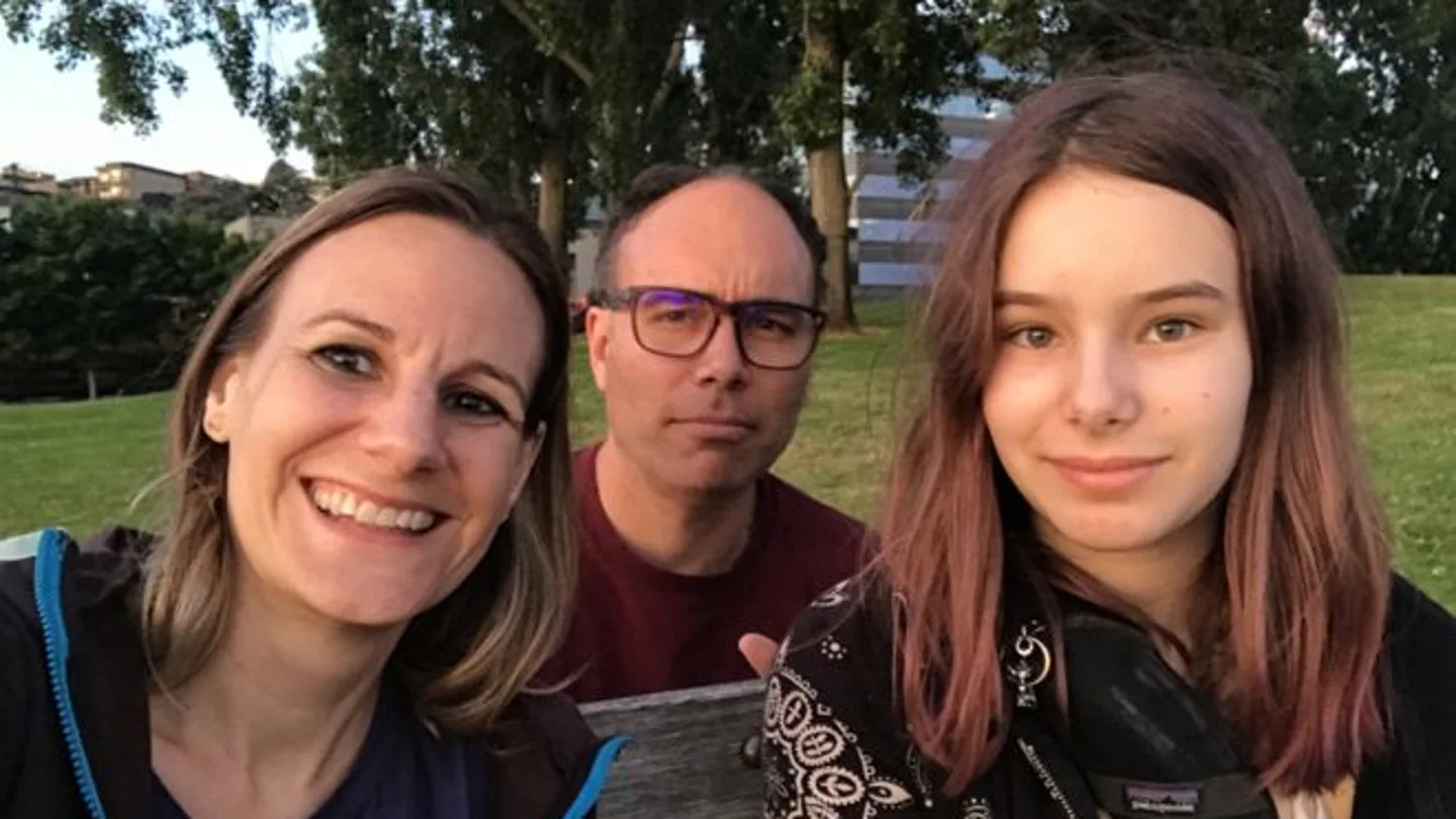Jessica y Aaron con su hija Alice Jessica y Aaron con su hija Alice