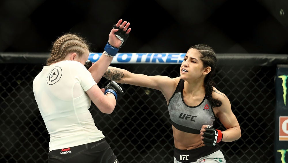 Polyana Viana, en un combate de la UFC