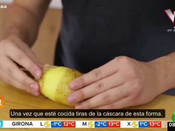 Este es el sencillo truco para quitarle la piel a una patata Este es el sencillo truco para quitarle la piel a una patata
