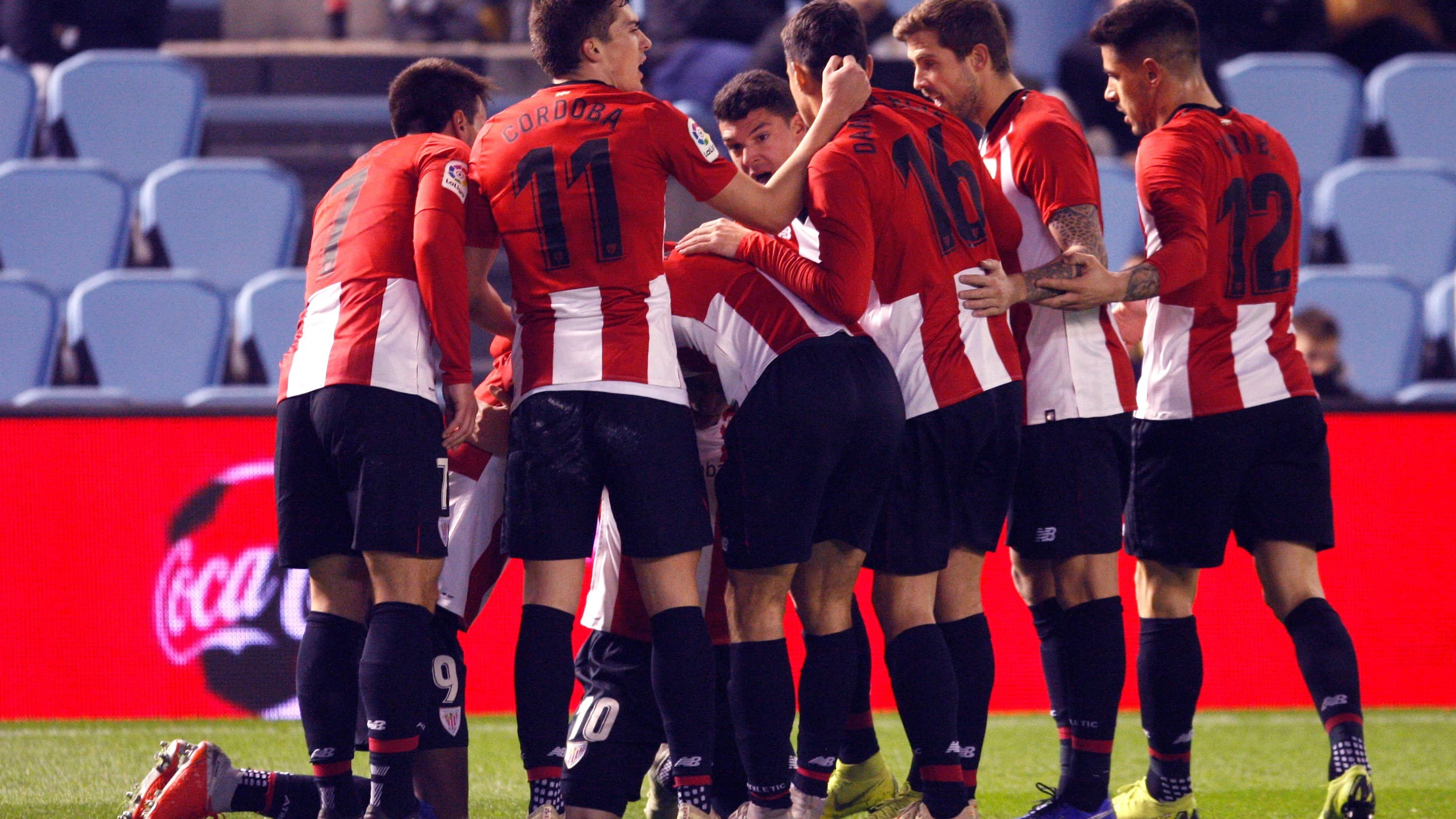 Los jugadores del Athletic celebran el gol de Iker Muniain en Balaídos