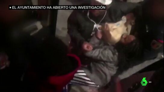Una mujer negra es sacada del autob&uacute;s a la fuerza en M&oacute;stoles