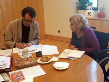 Manuela Carmena retoma su actividad en silla de ruedas Manuela Carmena retoma su actividad en silla de ruedas