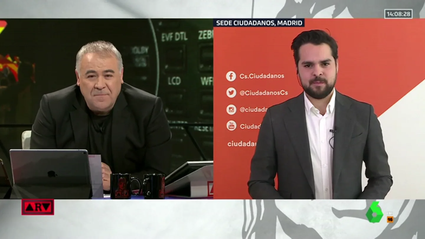 Fernando de Páramo evita responder a la posibilidad de reunirse con Vox: "Más allá de las fotografías, nos centramos en cerrar un acuerdo" Fernando de Páramo evita responder a la posibilidad de reunirse con Vox: "Más allá de las fotografías, nos centramos en cerrar un acuerdo"