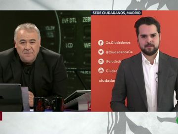 Fernando de Páramo evita responder a la posibilidad de reunirse con Vox: "Más allá de las fotografías, nos centramos en cerrar un acuerdo" Fernando de Páramo evita responder a la posibilidad de reunirse con Vox: "Más allá de las fotografías, nos centramos en cerrar un acuerdo"