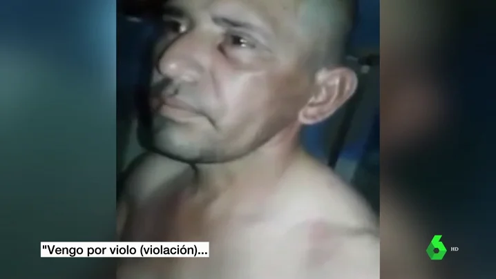 Fragmento del vídeo en el que el preso es golpeado y vejado