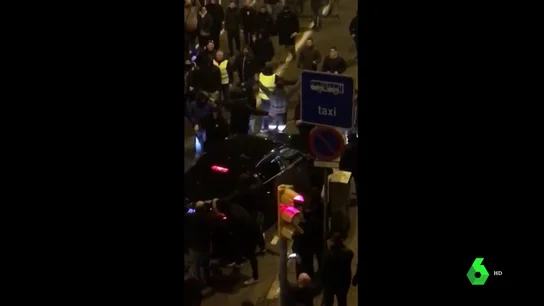 Momentos previos al ataque contra un conductor de VTC en Barcelona Momentos previos al ataque contra un conductor de VTC en Barcelona