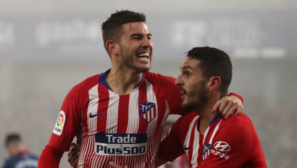 Lucas Hernández y Koke celebran un gol del Atlético de Madrid
