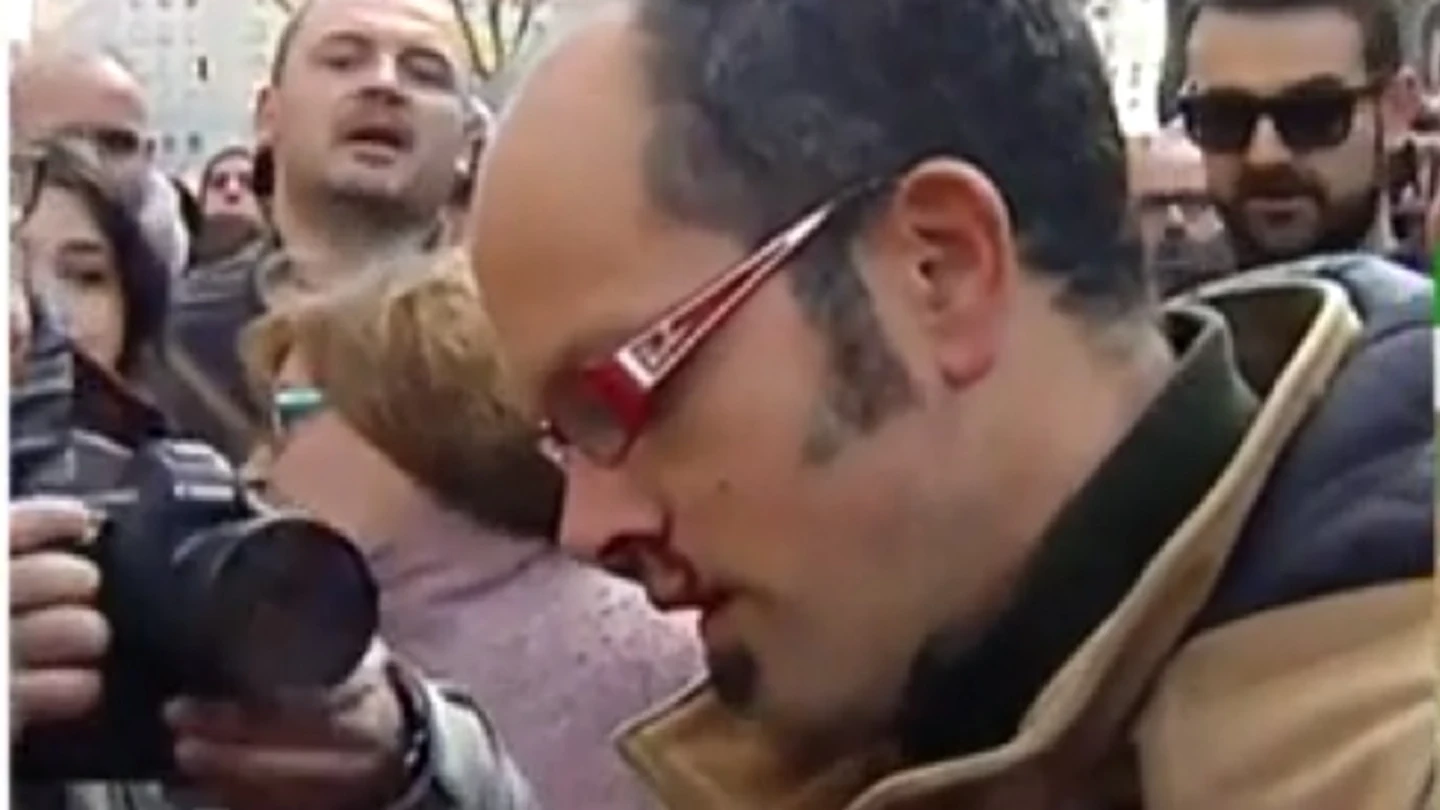 Imagen del periodista agredido por taxistas en Barcelona Imagen del periodista agredido por taxistas en Barcelona