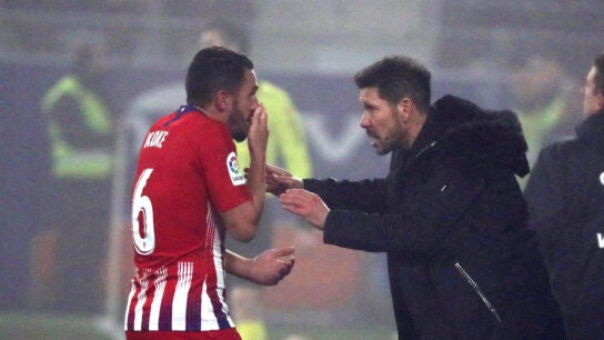 Simeone charla con Koke