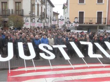 Imagen de la manifestación en Alsasua por la libertad de los jóvenes condenados por agredir a guardias civiles Imagen de la manifestación en Alsasua por la libertad de los jóvenes condenados por agredir a guardias civiles