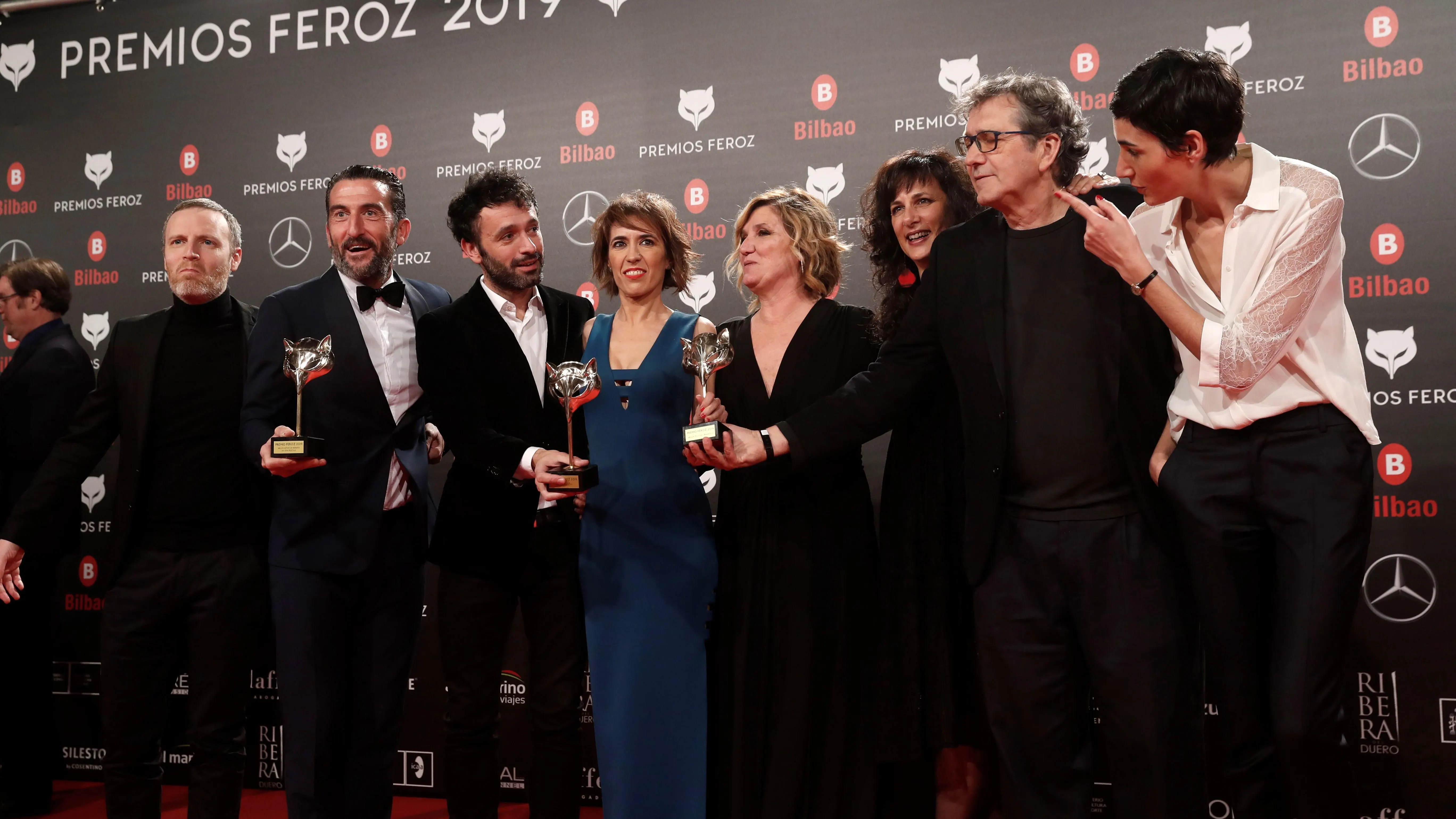 El equipo de "El reino" recibe el premio a la mejor película dramática