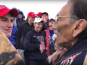 Adolescentes pro Trump se burlan de un nativo americano