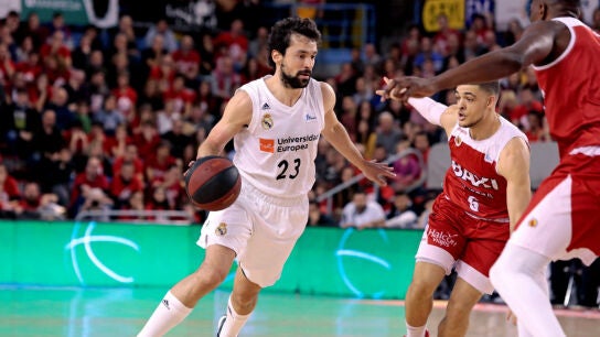 Sergio Llull, en una acci&oacute;n ante el Manresa