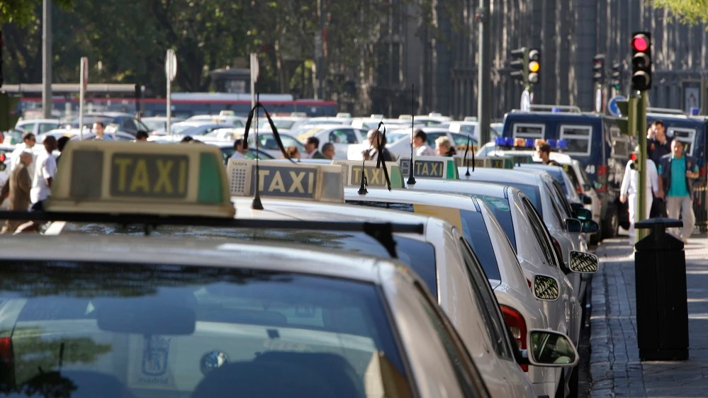 Imagen de archivo de decenas de taxistas en Madrid en una jornada de huelga