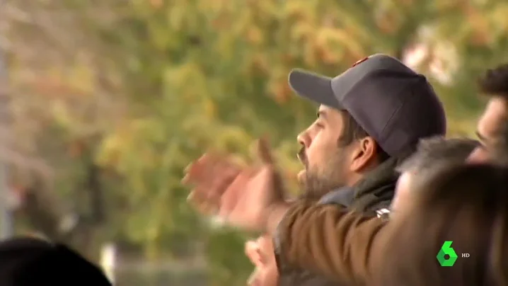 Gerard Piqué sufre como un aficionado más viendo jugar a su Andorra