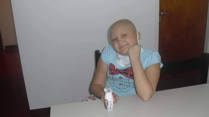 Un joven muestra su cambio años después de superar el cáncer Un joven muestra su cambio años después de superar el cáncer