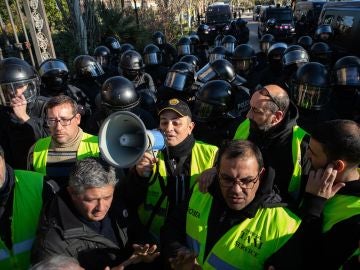 El portavoz de Élite Taxi Barcelona, Tito Álvarez, en las puertas en las puertas del Parc de la Ciutadella El portavoz de Élite Taxi Barcelona, Tito Álvarez, en las puertas en las puertas del Parc de la Ciutadella