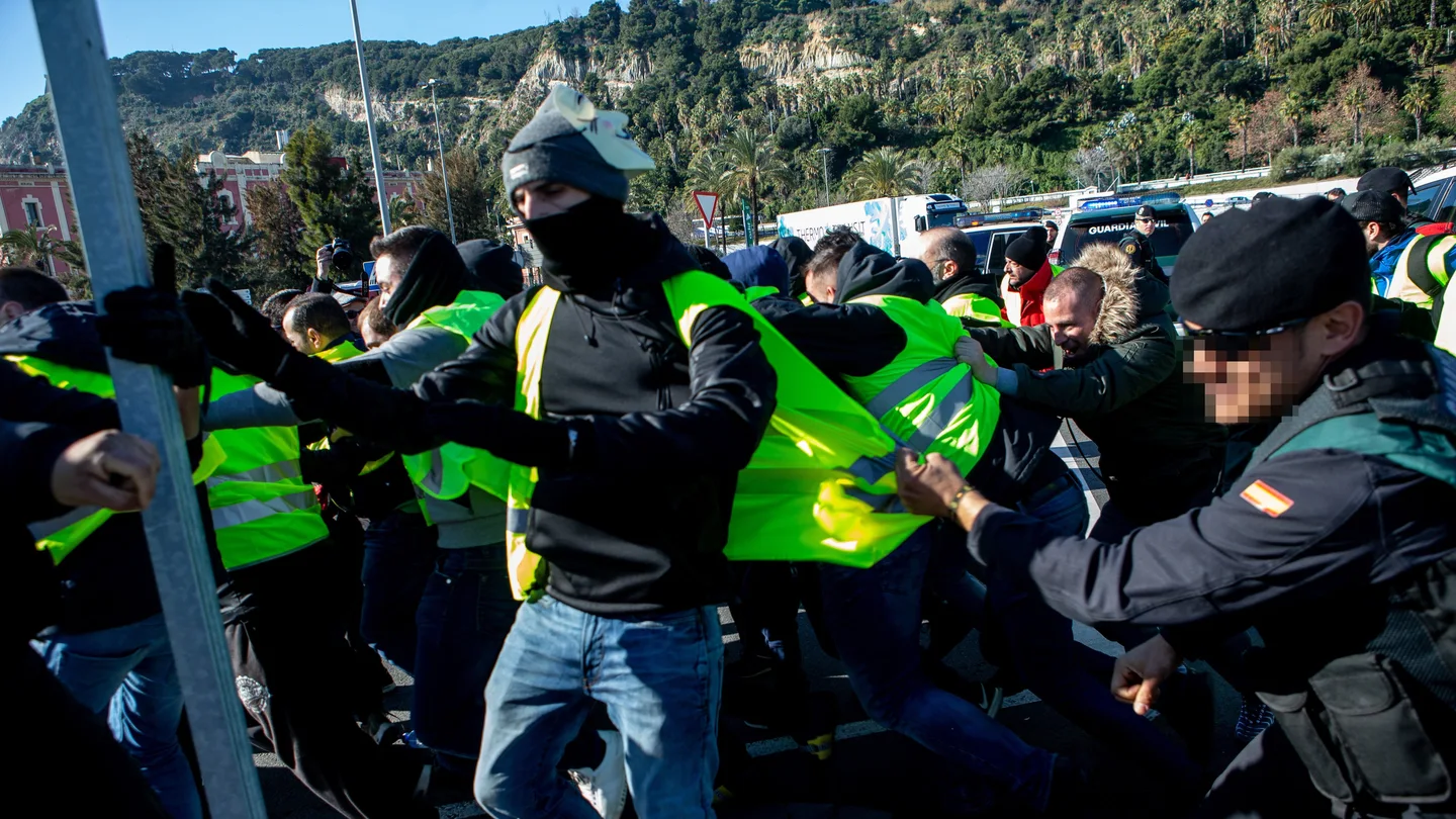 Taxisas se manifiestan contra los vehículos VTC en Madrid y Barcelona Taxisas se manifiestan contra los vehículos VTC en Madrid y Barcelona