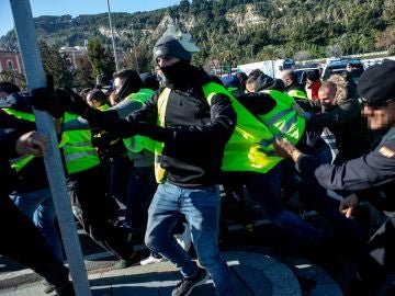 Taxisas se manifiestan contra los vehículos VTC en Madrid y Barcelona Taxisas se manifiestan contra los vehículos VTC en Madrid y Barcelona