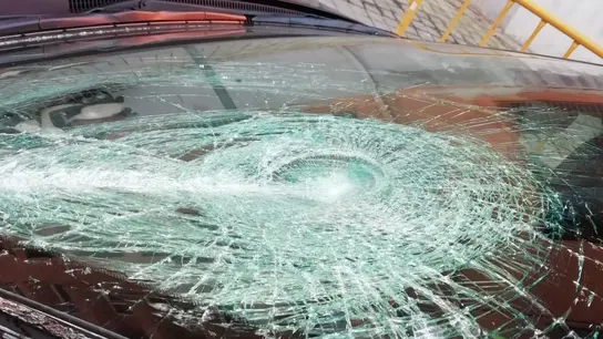 Primer ataque a un vehículo VTC durante la huelga de taxi en Madrid Primer ataque a un vehículo VTC durante la huelga de taxi en Madrid