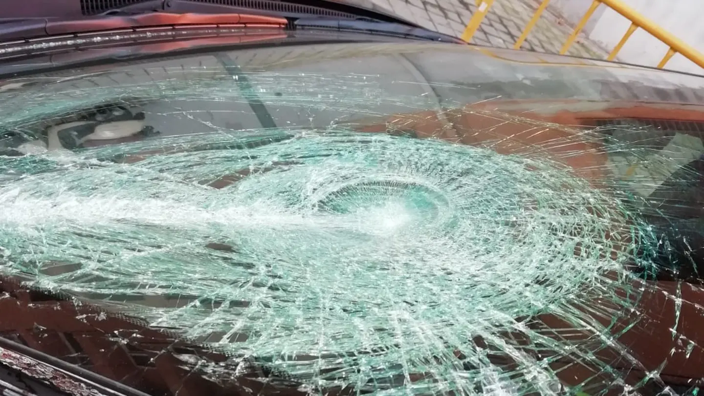 Primer ataque a un vehículo VTC durante la huelga de taxi en Madrid Primer ataque a un vehículo VTC durante la huelga de taxi en Madrid