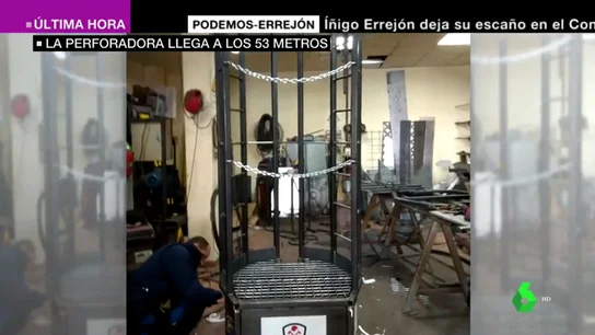 La jaula en la que bajarán los mineros en Totalán La jaula en la que bajarán los mineros en Totalán