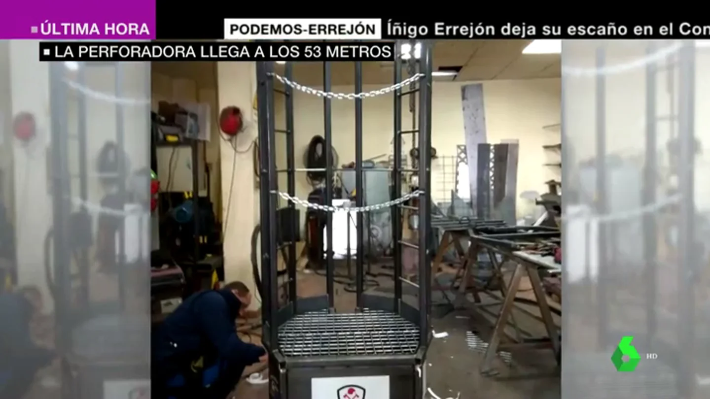 La jaula en la que bajarán los mineros en Totalán La jaula en la que bajarán los mineros en Totalán
